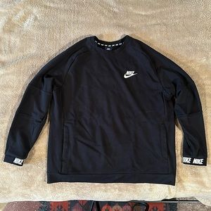 Nike extra large sweatshirt with pockets front